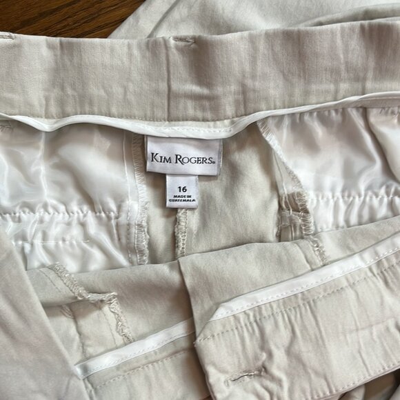 Kim Rogers size 16 capri's khaki Pockets zipper and hook with stretch waist - Picture 3 of 3